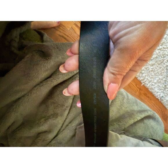 Levi’s Lot of 2 Brown & Black Leather Belt sz 42 EUC - Picture 5 of 7